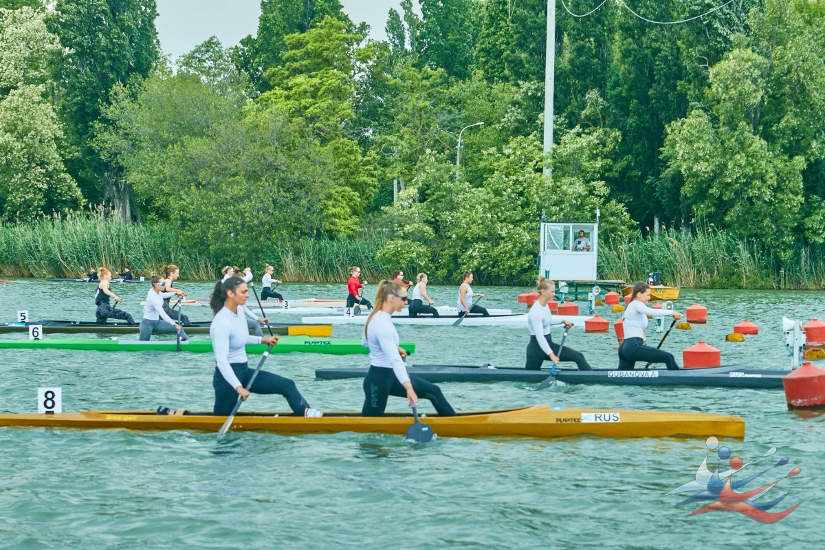 Речной каноэ спортивный